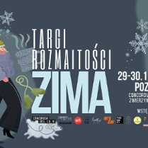 Szaro-niebieskie tło z postacią ubraną w zimowy strój. Postać ma puchową kurtkę, długie spodnie, kozaki, czapkę i szalik. Prowadzi na smyczy psa rasy pudel. W tle spadające śnieżynki.