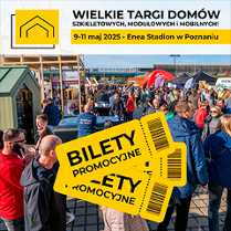 Informacje o targach związanych z budową domów, pod nimi zdjęcie wielu ludzi na otwartej przestrzeni targowej.