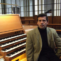 Tomasz Glanc przy organach