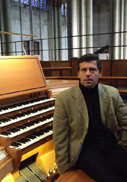 Tomasz Glanc przy organach