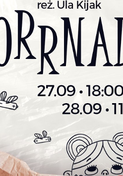 Plakat, rysunkowe postaci dziewczynek, wokół których latają baterie ze skrzydełkami, po prawej stronie ciemna plama sugerująca nadciągające tornado. Napisy informujące o wydarzeniach.