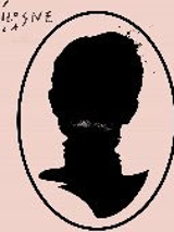 Na środku popiersie.