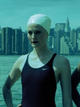 trzy dziewczyny w strojach kapielowych