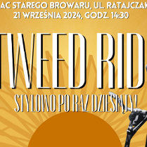 akat, w cetralnej część duży napis Tweed Ride, stylowo po raz dziesiąty, po prawej stronie zdjęcie kobiety w eleganckim stroju, która opiera się o rower. Dookoła napisy informujące o wydarzeniu oraz loga organizatorów.