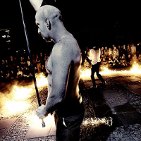 Uliczny, kuglarski... pandemiczny