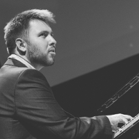 Urodziny Multikulti z Arturem Tuźnikiem