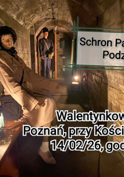 Wnętrze podziemnego schronu. Na nim dwa manekiny przebrane w stare stroje robocze.