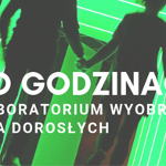 Dwie postacie trzymają się za ręce