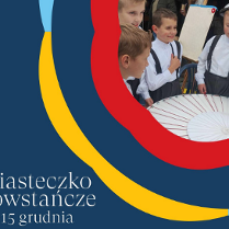 Plakat promujący warsztaty tkackie w Miasteczku Powstańczym. W prawym, górnym narożniku zdjęcie dzieci, które uczą się tkania.Granatowe tło obok czerwone, żółte i niebieskie wstęgi.