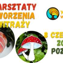 Plakat, który promuje warsztaty tworzenia witraży techniką Tiffany'ego. Na biały tle dwa witraże, jeden w kształcie dyni, drugi muchomorów. Obok kolorowe napisy, informujące o wydarzeniu.