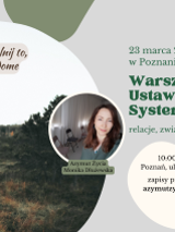 Plakat, który promuje warsztaty ustawień systemowych. Po jednej stronie zdjęcie spacerującej kobiety w czerwonym płaszczu. Pośrodku zdjęcie profilowe kobiety w ciemnych włosach oraz napisy informujące o wydarzeniu.