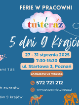 Granatowe tło z kilkoma kolorowymi grafikami, które przedstawiają jedzenie lub elementy kultury różnych krajów. Po prawej w okrągłej ramce zdjęcie portretowe kobiety w okrągłych okularach i długich brązowych włosach. Jest to plakat informujący w skrócie o półkoloniach. Informacje z plakatu powtórzono w treśći artykułu.