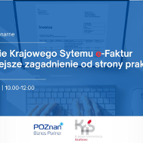 Grafika promocyjna szkolenia. W tle osoba siedzi przy biurku , widać w ekranie komputera elektroniczną fakturę.
