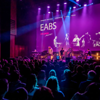 Według własnych reguł