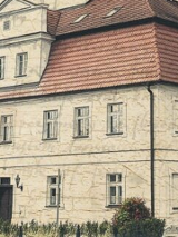 okladka ksiązki przedstawiająca barokowy ratusz Bnina