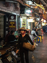 Wietnamka na tle miasta