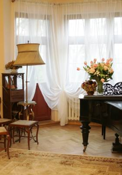 Willa wsród róż