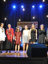 wokaliści ze Studium Piosenkarskiego na scenie