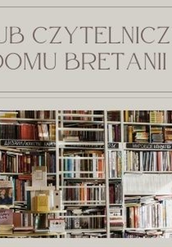 Zdjęcie ściany z półkami zapełnionymi książkami