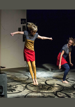 Artyści w trakcie występu