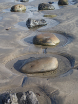 Kamienie otoczone wodą