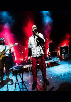 Na zdjęciu członkowie zespołu w trakcie koncertu