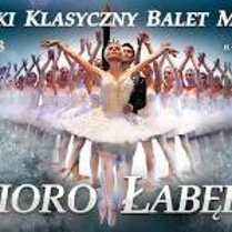 Na zdjęciu baletnice na dużej scenie.