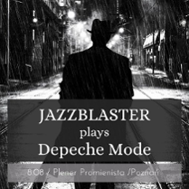 Mężczyzna w płaszczu stojący tyłem na tle ulicy podczas deszczu.