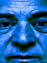 Na zdjęciu niebieska twarz Nikosa Chadzinikolau