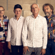 Na zdjęciu członkowie zespołu.