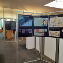 Zdjecie z wystawy z ilustracjami czeskich plastyków.