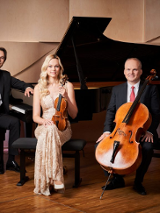 Na zdjęciu członkowie zespołu.