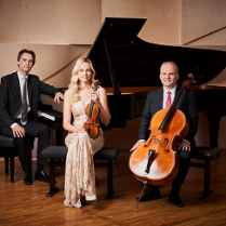 Na zdjęciu członkowie zespołu.