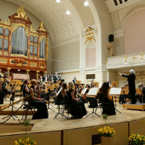 Na zdjęciu muzycy w Auli UAM podczas koncertu.