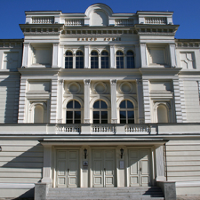 Na zdjęciu fasada Teatru Polskiego w Poznaniu.