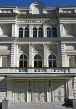 Na zdjęciu fasada Teatru Polskiego w Poznaniu.