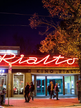 Na zdjęciu neon kina Rialro.