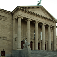 Na zdjęciu budynek opery w Poznaniu.