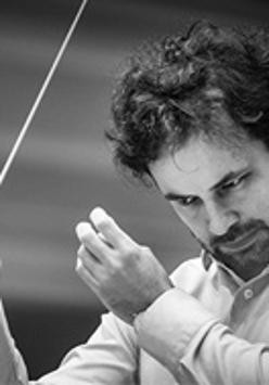 Na zdjęciu dyrygent Łukasz Borowicz.