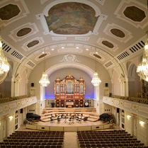 Zdjęcie wnętrza auli UAM