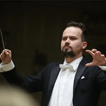 Na zdjęciu dyrygent Adam Banaszak