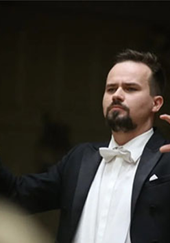 Na zdjęciu dyrygent Adam Banaszak