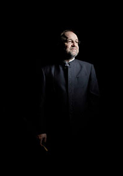 Na zdjęciu Maciej Tworek - wykładowca Akademii Muzycznej w Krakowie, który poprowadzi orkiestrę Filharmonii Poznańskiej