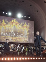 Na zdjęciu scena w auli UAM.