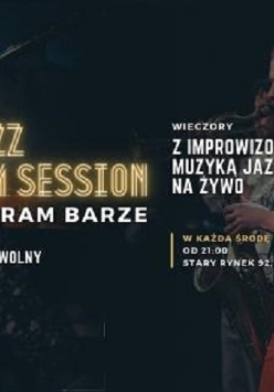 mężczyzna grający na saksofonie