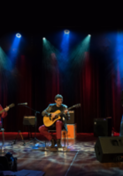 Na zdjęciu członkowie zespołu podczas koncertu.