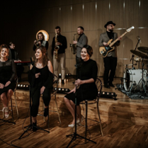 Zespół Główny Zawór Jazzu występujący na kameralnej scenie.