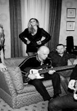 Na zdjęciu członkowie zespołu.