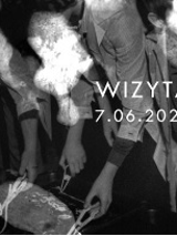 Czarno-białe zdjęcie zapowiadające wystawę "Wizyta"