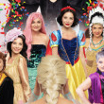 Zdjęcie aktorów grających w spektaklu.